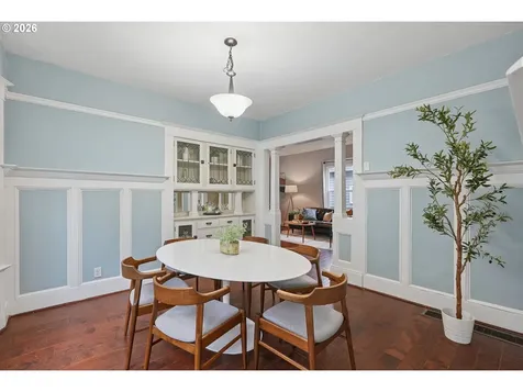 9306 SW 30th Avenue Portland OR 97219