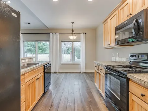 535 S Donna Drive Newberg OR 97132