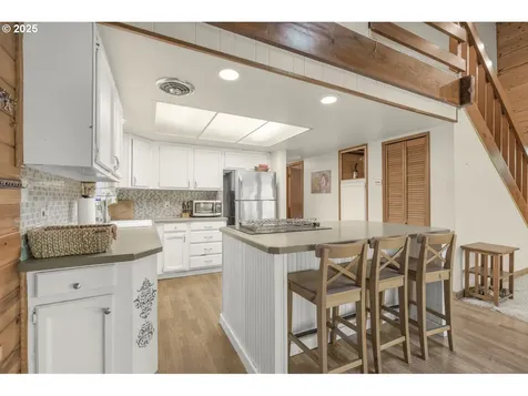 65647 E Sandy River Lane Rhododendron OR 97049