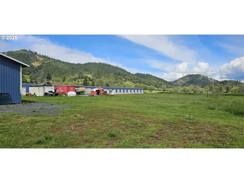 215 Lawson Lane Tenmile OR 97481