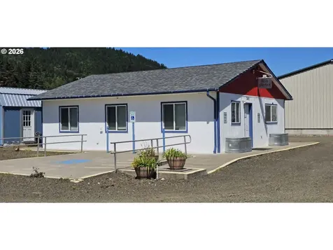 215 Lawson Lane Tenmile OR 97481