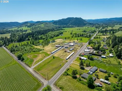 215 Lawson Lane Tenmile OR 97481