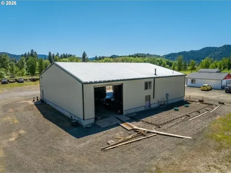 215 Lawson Lane Tenmile OR 97481