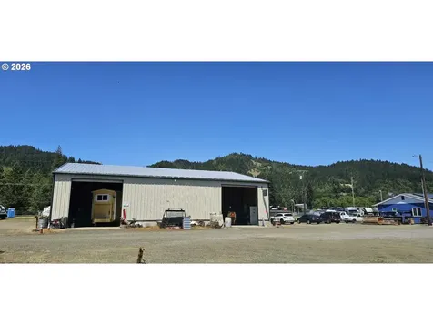 215 Lawson Lane Tenmile OR 97481