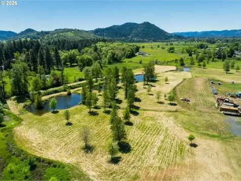 215 Lawson Lane Tenmile OR 97481