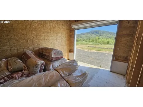 215 Lawson Lane Tenmile OR 97481