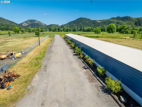 215 Lawson Lane Tenmile OR 97481