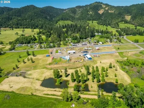 215 Lawson Lane Tenmile OR 97481