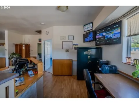 215 Lawson Lane Tenmile OR 97481