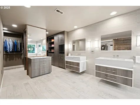 14000 Stampher Road Lake Oswego OR 97034