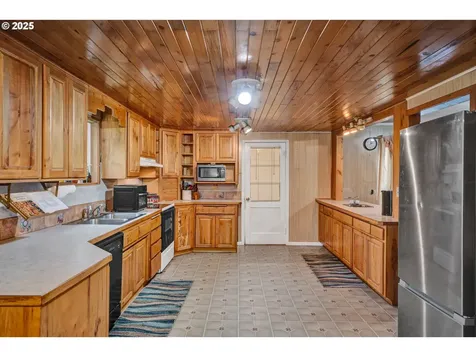 32253 Deberry Road Creswell OR 97426