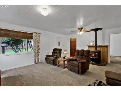 32253 Deberry Road Creswell OR 97426