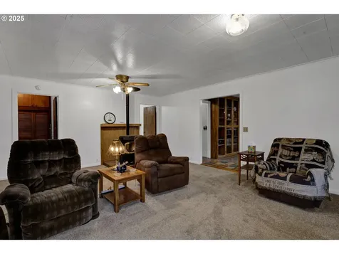 32253 Deberry Road Creswell OR 97426