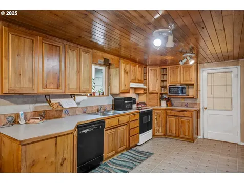 32253 Deberry Road Creswell OR 97426