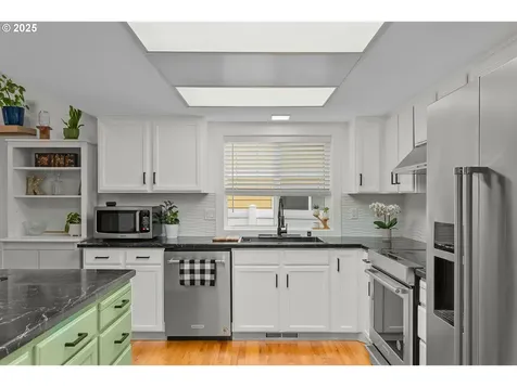 8273 SW Lori Way Beaverton OR 97007