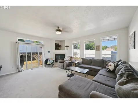 302 NW Elderberry Lane Dallas OR 97338