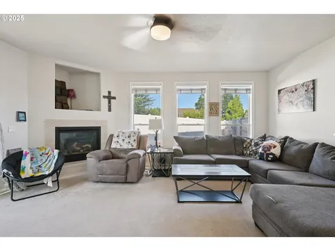 302 NW Elderberry Lane Dallas OR 97338