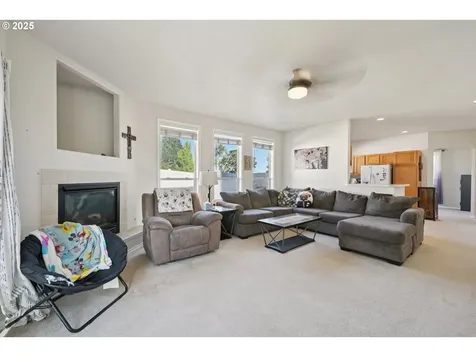 302 NW Elderberry Lane Dallas OR 97338