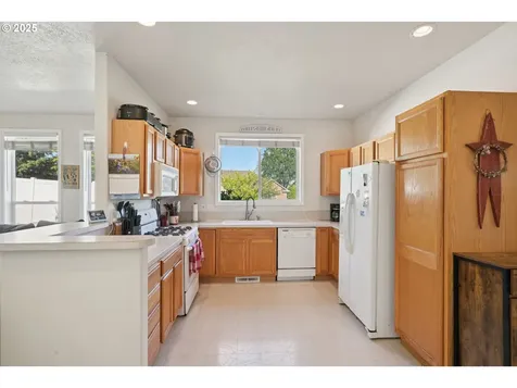 302 NW Elderberry Lane Dallas OR 97338