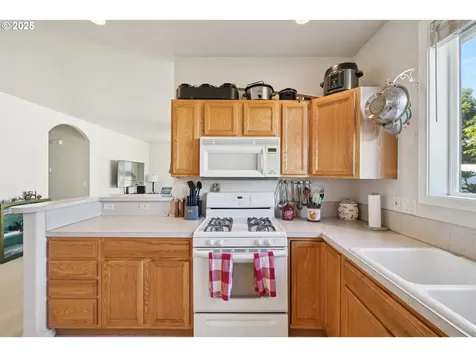 302 NW Elderberry Lane Dallas OR 97338