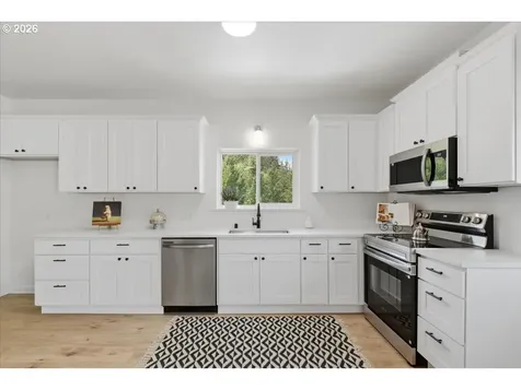 66801 Bishop Creek Road Deer Island OR 97054