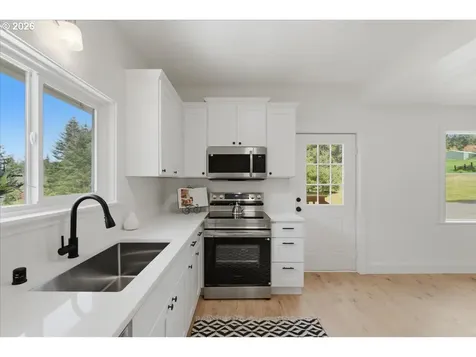 66801 Bishop Creek Road Deer Island OR 97054