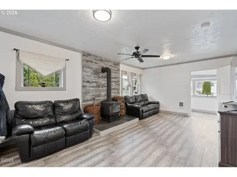 409 Del Monte Avenue Tillamook OR 97141