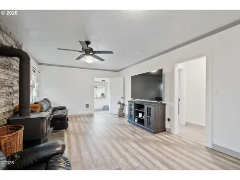 409 Del Monte Avenue Tillamook OR 97141