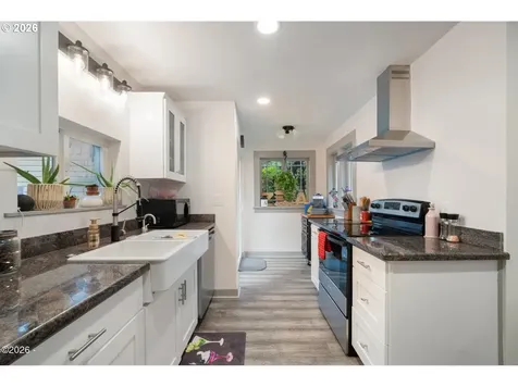 409 Del Monte Avenue Tillamook OR 97141