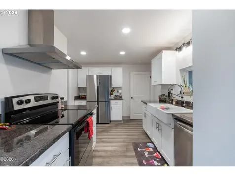 409 Del Monte Avenue Tillamook OR 97141