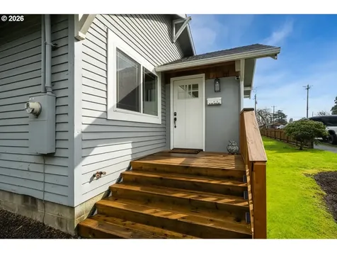 409 Del Monte Avenue Tillamook OR 97141