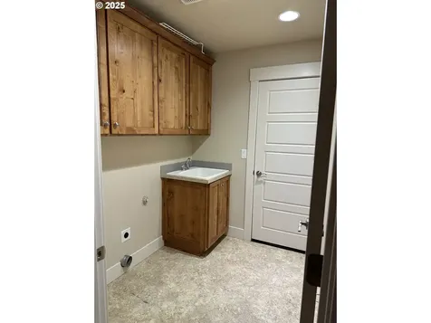 403 NE Holiday Avenue Dallas OR 97338