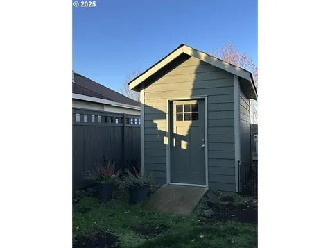 403 NE Holiday Avenue Dallas OR 97338