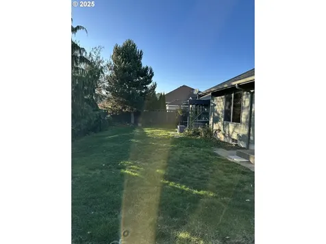 403 NE Holiday Avenue Dallas OR 97338