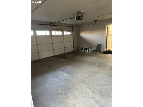403 NE Holiday Avenue Dallas OR 97338
