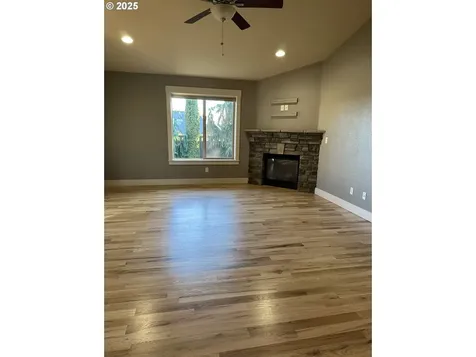 403 NE Holiday Avenue Dallas OR 97338
