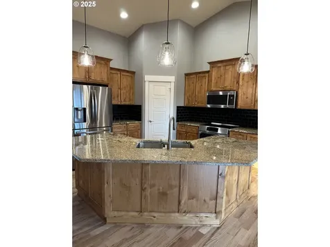 403 NE Holiday Avenue Dallas OR 97338