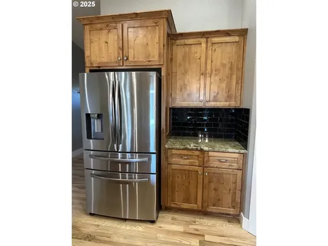 403 NE Holiday Avenue Dallas OR 97338