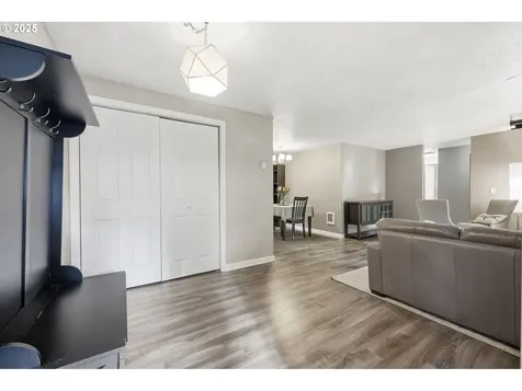 7920 SW Fanno Creek Drive Tigard OR 97224