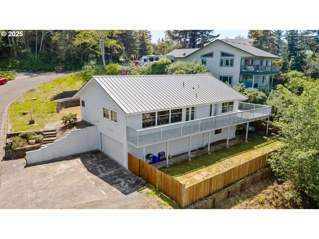 2144 Hamilton Street North Bend OR 97459