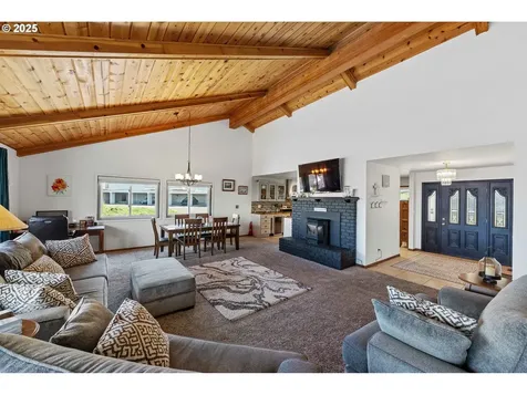 2144 Hamilton Street North Bend OR 97459
