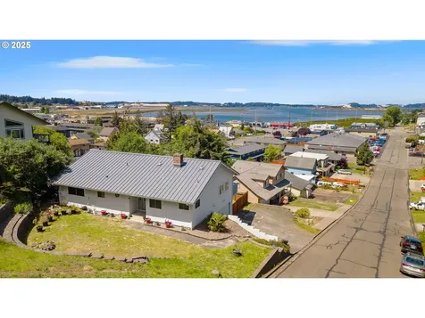 2144 Hamilton Street North Bend OR 97459