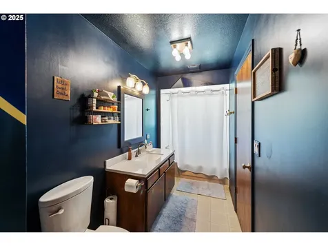 2144 Hamilton Street North Bend OR 97459