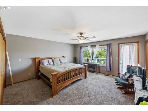 2144 Hamilton Street North Bend OR 97459