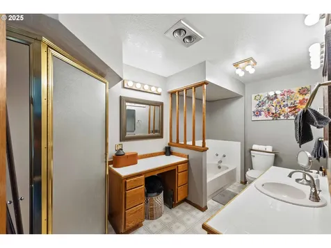 2144 Hamilton Street North Bend OR 97459