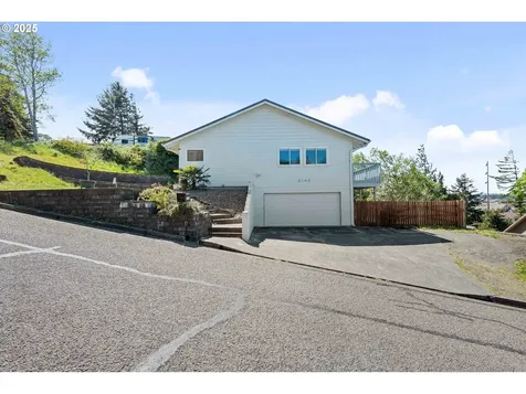 2144 Hamilton Street North Bend OR 97459