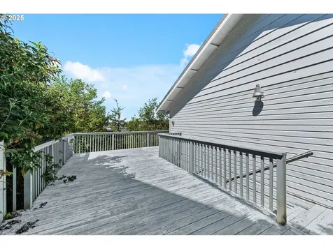 2144 Hamilton Street North Bend OR 97459