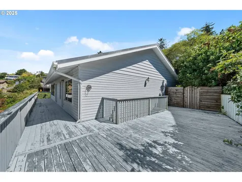 2144 Hamilton Street North Bend OR 97459