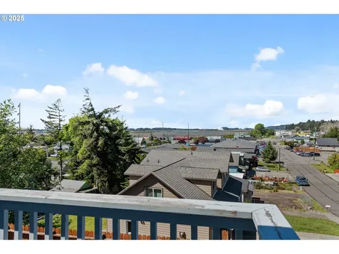 2144 Hamilton Street North Bend OR 97459