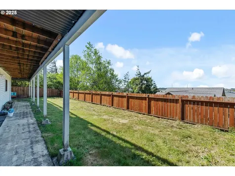 2144 Hamilton Street North Bend OR 97459